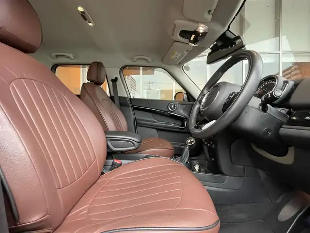 ＭＩＮＩ ミニ クロスオーバー クーパー D 高知県 2020(令2)年 1.3万km メルティングシルバーM 純正ナビゲーション　/バックカメラ　/前後ドライブレコーダー　/電動リアゲート　/ＬＥＤヘッドライト　/フォグランプ　/ＥＴＣ　/フロアマット　/ＵＳＢ入力端子　/コーナーセンサー　/クルーズコントロール　/１８アルミホイール