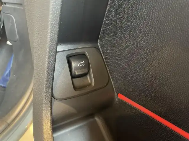 ＭＩＮＩ ミニ クロスオーバー クーパー D 高知県 2020(令2)年 1.3万km メルティングシルバーM 純正ナビゲーション　/バックカメラ　/前後ドライブレコーダー　/電動リアゲート　/ＬＥＤヘッドライト　/フォグランプ　/ＥＴＣ　/フロアマット　/ＵＳＢ入力端子　/コーナーセンサー　/クルーズコントロール　/１８アルミホイール