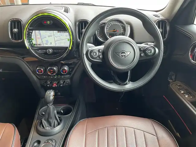 ＭＩＮＩ ミニ クロスオーバー クーパー D 高知県 2020(令2)年 1.3万km メルティングシルバーM 純正ナビゲーション　/バックカメラ　/前後ドライブレコーダー　/電動リアゲート　/ＬＥＤヘッドライト　/フォグランプ　/ＥＴＣ　/フロアマット　/ＵＳＢ入力端子　/コーナーセンサー　/クルーズコントロール　/１８アルミホイール