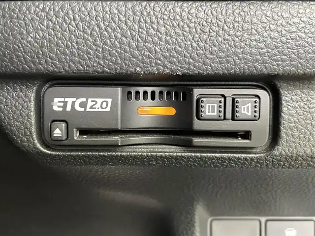 ホンダ シビック EX 群馬県 2022(令4)年 3.6万km ソニックグレーパール 純正9型ディスプレイオーディオ/(AM/FM/Bluetooth/フルセグTV//USB/AppleCarPlay/AndroidAuto)/バックモニター/BOSEサウンドシステム/ワイヤレス充電器/10.2インチデジタルグラフィックメーター/LEDアクティブコーナリングライト/LEDフォグライト/Honda SENSING/ ・衝突軽減ブレーキ/近距離衝突軽減ブレーキ/ ・歩行者事故低減ステアリング/ ・路外逸脱抑制機能/ ・渋滞追従機能付アダプティブクルーズコントロール/ ・車線維持支援システム/ ・先行車発進お知らせ機能/ ・標識認識機能/ ・オートハイビーム/ ・アダプティブドライビングビーム/ ・ブラインドスポットインフォメーション/ ・パーキングセンサーシステム/ ・後退出庫サポート/ ・誤発進抑制機能/後方誤発進抑制機能/ ・トラフィックジャムアシスト/前席パワーシート/前席シートヒーター/ビルトインETC2.0/電動パーキングブレーキ/オートブレーキホールド/プッシュスタート/スマートキー/スペアキー有