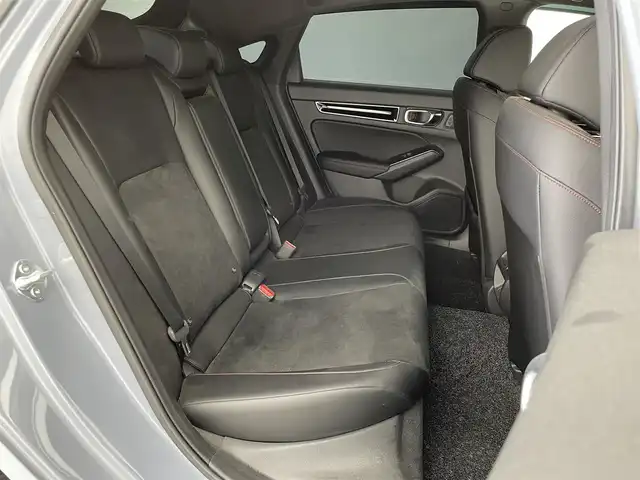 ホンダ シビック EX 群馬県 2022(令4)年 3.6万km ソニックグレーパール 純正9型ディスプレイオーディオ/(AM/FM/Bluetooth/フルセグTV//USB/AppleCarPlay/AndroidAuto)/バックモニター/BOSEサウンドシステム/ワイヤレス充電器/10.2インチデジタルグラフィックメーター/LEDアクティブコーナリングライト/LEDフォグライト/Honda SENSING/ ・衝突軽減ブレーキ/近距離衝突軽減ブレーキ/ ・歩行者事故低減ステアリング/ ・路外逸脱抑制機能/ ・渋滞追従機能付アダプティブクルーズコントロール/ ・車線維持支援システム/ ・先行車発進お知らせ機能/ ・標識認識機能/ ・オートハイビーム/ ・アダプティブドライビングビーム/ ・ブラインドスポットインフォメーション/ ・パーキングセンサーシステム/ ・後退出庫サポート/ ・誤発進抑制機能/後方誤発進抑制機能/ ・トラフィックジャムアシスト/前席パワーシート/前席シートヒーター/ビルトインETC2.0/電動パーキングブレーキ/オートブレーキホールド/プッシュスタート/スマートキー/スペアキー有