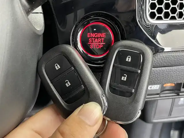ホンダ シビック EX 群馬県 2022(令4)年 3.6万km ソニックグレーパール 純正9型ディスプレイオーディオ/(AM/FM/Bluetooth/フルセグTV//USB/AppleCarPlay/AndroidAuto)/バックモニター/BOSEサウンドシステム/ワイヤレス充電器/10.2インチデジタルグラフィックメーター/LEDアクティブコーナリングライト/LEDフォグライト/Honda SENSING/ ・衝突軽減ブレーキ/近距離衝突軽減ブレーキ/ ・歩行者事故低減ステアリング/ ・路外逸脱抑制機能/ ・渋滞追従機能付アダプティブクルーズコントロール/ ・車線維持支援システム/ ・先行車発進お知らせ機能/ ・標識認識機能/ ・オートハイビーム/ ・アダプティブドライビングビーム/ ・ブラインドスポットインフォメーション/ ・パーキングセンサーシステム/ ・後退出庫サポート/ ・誤発進抑制機能/後方誤発進抑制機能/ ・トラフィックジャムアシスト/前席パワーシート/前席シートヒーター/ビルトインETC2.0/電動パーキングブレーキ/オートブレーキホールド/プッシュスタート/スマートキー/スペアキー有