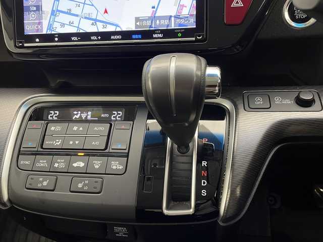 ホンダ ステップワゴン スパーダ クルスピセンシング 宮崎県 2018(平30)年 3.6万km スーパープラチナメタリック 禁煙車/純正9型プレミアムインターナビTV/（VXM-187VFNi/CD/DVD/Bluetooth/フルセグTV）/純正バックカメラ/純正ドライブレコーダー/純正LEDオートライト/純正LEDフォグ/純正17インチアルミ/純正エアロ/純正ルーフエンドスポイラー/純正ラバーマット/両側電動スライドドア/アダプティブクルーズコントロール/レーンディパーチャーアラート/ウインカードアミラー/前席シートヒーター/デュアルオートエアコン/リアオートエアコン/ハーフレザーシート/パドルシフト/本革巻ハンドル/スマートキー/プッシュエンジンスタート/新車時保証書/取扱い説明書