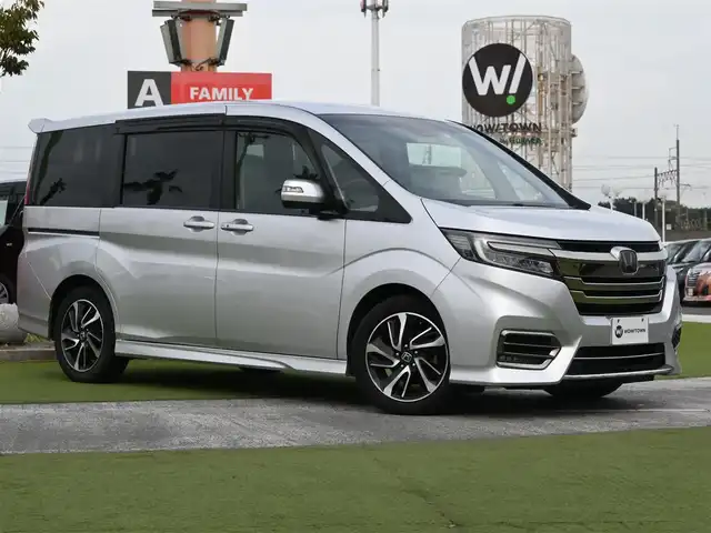 ホンダ ステップワゴン スパーダ クルスピセンシング 神奈川県 2018(平30)年 3.6万km スーパープラチナメタリック 禁煙車/純正9型プレミアムインターナビTV/（VXM-187VFNi/CD/DVD/Bluetooth/フルセグTV）/純正バックカメラ/純正ドライブレコーダー/純正LEDオートライト/純正LEDフォグ/純正17インチアルミ/純正エアロ/純正ルーフエンドスポイラー/純正ラバーマット/両側電動スライドドア/アダプティブクルーズコントロール/レーンディパーチャーアラート/ウインカードアミラー/前席シートヒーター/デュアルオートエアコン/リアオートエアコン/ハーフレザーシート/パドルシフト/本革巻ハンドル/スマートキー/プッシュエンジンスタート/新車時保証書/取扱い説明書