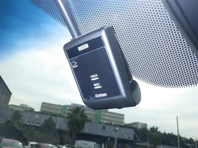 ホンダ ステップワゴン スパーダ クルスピセンシング 神奈川県 2018(平30)年 3.6万km スーパープラチナメタリック 禁煙車/純正9型プレミアムインターナビTV/（VXM-187VFNi/CD/DVD/Bluetooth/フルセグTV）/純正バックカメラ/純正ドライブレコーダー/純正LEDオートライト/純正LEDフォグ/純正17インチアルミ/純正エアロ/純正ルーフエンドスポイラー/純正ラバーマット/両側電動スライドドア/アダプティブクルーズコントロール/レーンディパーチャーアラート/ウインカードアミラー/前席シートヒーター/デュアルオートエアコン/リアオートエアコン/ハーフレザーシート/パドルシフト/本革巻ハンドル/スマートキー/プッシュエンジンスタート/新車時保証書/取扱い説明書