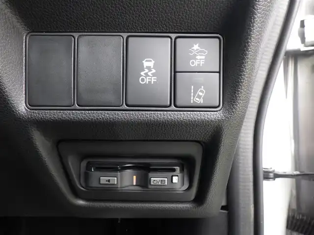 ホンダ ステップワゴン スパーダ クルスピセンシング 神奈川県 2018(平30)年 3.6万km スーパープラチナメタリック 禁煙車/純正9型プレミアムインターナビTV/（VXM-187VFNi/CD/DVD/Bluetooth/フルセグTV）/純正バックカメラ/純正ドライブレコーダー/純正LEDオートライト/純正LEDフォグ/純正17インチアルミ/純正エアロ/純正ルーフエンドスポイラー/純正ラバーマット/両側電動スライドドア/アダプティブクルーズコントロール/レーンディパーチャーアラート/ウインカードアミラー/前席シートヒーター/デュアルオートエアコン/リアオートエアコン/ハーフレザーシート/パドルシフト/本革巻ハンドル/スマートキー/プッシュエンジンスタート/新車時保証書/取扱い説明書