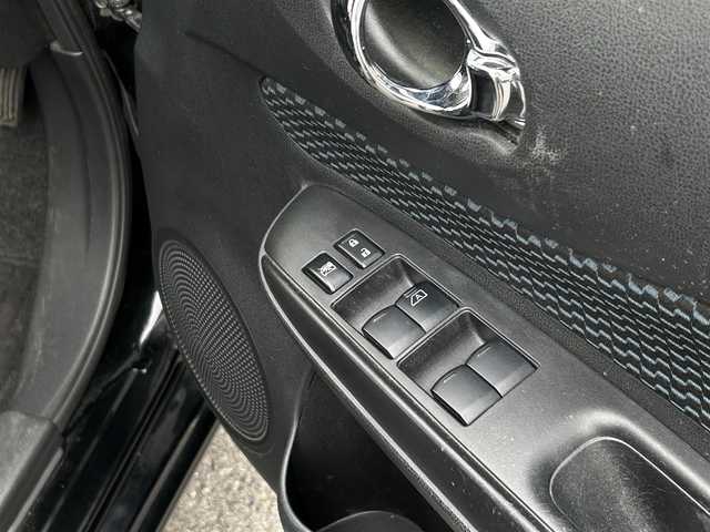 日産 ノート X DIG－S 群馬県 2013(平25)年 7.6万km スーパーブラック 純正ＳＤナビ(CD/SD/FM/AM/フルセグTV/AUX)/バックカメラ/スーパーチャージャー/ＥＴＣ/スマートキー/プッシュスタート/ECOモード/アイドリングストップ/電動格納ミラー/ヘッドライトレベライザー/パワーウインドウ/ステアリングチルド機構/取扱説明書