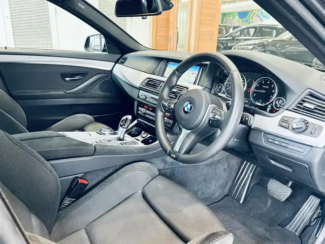 ＢＭＷ ５２３ｉ Mスポーツ 大阪府 2016(平28)年 2.7万km カーボンブラックM ワンオーナー/インテリジェントセーフティ/パワーシート/Dシートメモリ/ACC/純正ナビ/TV/バックカメラ/純正18インチAW/HIDヘッドライト/クリアランスソナー/パドルシフト/ETC/AUX/USB/Bluetooth/CD/DVD