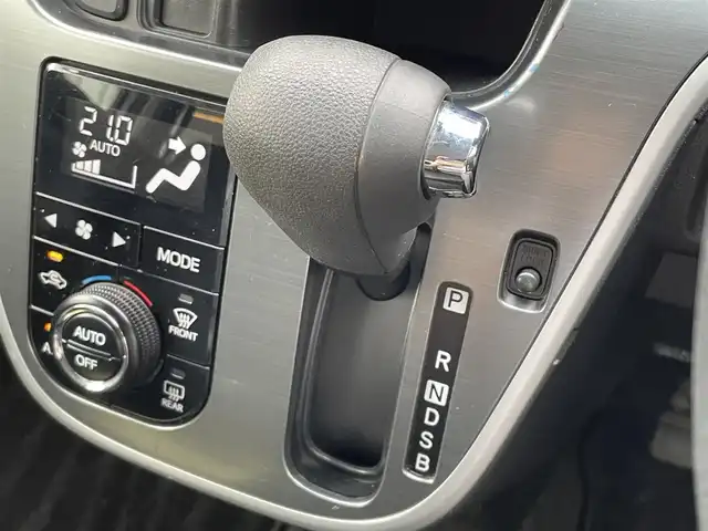 ダイハツ ムーヴ カスタム X SAⅡ 愛媛県 2015(平27)年 4.9万km パールホワイトⅢ 純正ナビ(NMCK-W66D)/・CD/ワンセグ/USB/SD/バックカメラ/前後ドライブレコーダー/ETC/LEDオートライト/スマートアシストII/・衝突軽減ブレーキ/・車線逸脱警報/・誤発進抑制機能/・先行車発進お知らせ/純正アルミホイール/プッシュスタート /・スペアキー/ドアバイザー/電動格納ミラー/・ウィンカーミラー /取扱説明書/保証書