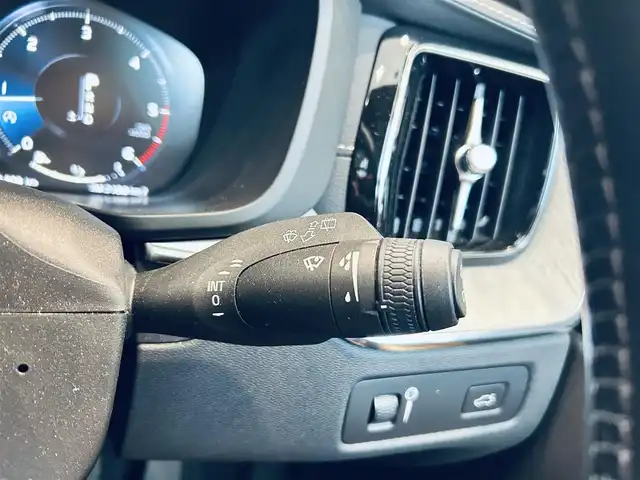 ボルボ ＸＣ６０ D4 AWD インスクリプション 大阪府 2019(令1)年 2.3万km グレー サンルーフ/HUD/ハーマンカードン/ベージュ革/メモリ付きパワーシート/エアシートヒーター/ステアリングヒーター/純正ナビ/TV/３６０度カメラ/applecarplay/ACC/BLIS/純正19インチAW/LEDヘッドライト/電動リアゲート/自動駐車