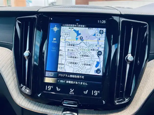 ボルボ ＸＣ６０ D4 AWD インスクリプション 大阪府 2019(令1)年 2.3万km グレー サンルーフ/HUD/ハーマンカードン/ベージュ革/メモリ付きパワーシート/エアシートヒーター/ステアリングヒーター/純正ナビ/TV/３６０度カメラ/applecarplay/ACC/BLIS/純正19インチAW/LEDヘッドライト/電動リアゲート/自動駐車