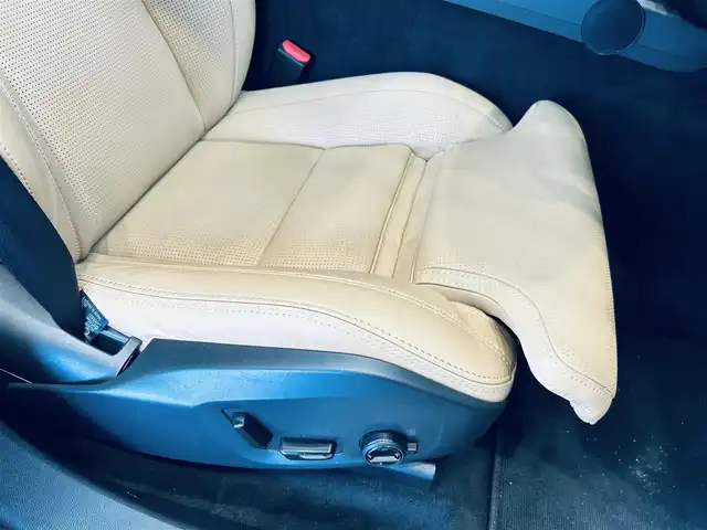 ボルボ ＸＣ６０ D4 AWD インスクリプション 大阪府 2019(令1)年 2.3万km グレー サンルーフ/HUD/ハーマンカードン/ベージュ革/メモリ付きパワーシート/エアシートヒーター/ステアリングヒーター/純正ナビ/TV/３６０度カメラ/applecarplay/ACC/BLIS/純正19インチAW/LEDヘッドライト/電動リアゲート/自動駐車