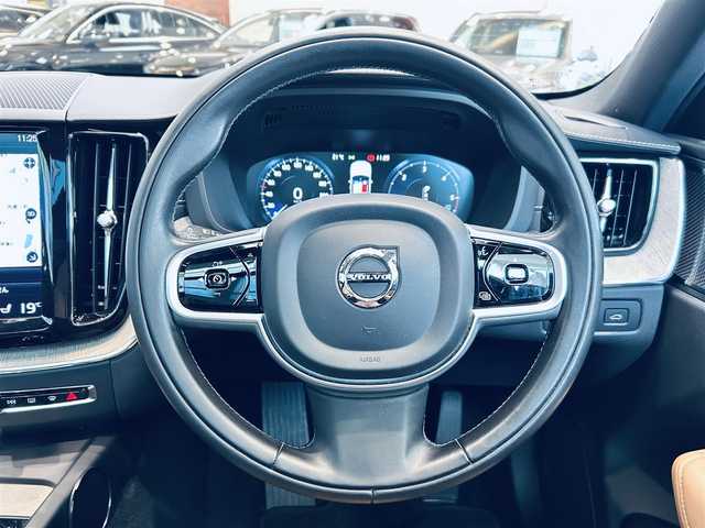 ボルボ ＸＣ６０ D4 AWD インスクリプション 大阪府 2019(令1)年 2.3万km グレー サンルーフ/HUD/ハーマンカードン/ベージュ革/メモリ付きパワーシート/エアシートヒーター/ステアリングヒーター/純正ナビ/TV/３６０度カメラ/applecarplay/ACC/BLIS/純正19インチAW/LEDヘッドライト/電動リアゲート/自動駐車