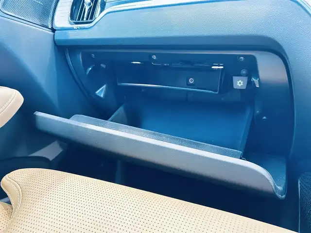 ボルボ ＸＣ６０ D4 AWD インスクリプション 大阪府 2019(令1)年 2.3万km グレー サンルーフ/HUD/ハーマンカードン/ベージュ革/メモリ付きパワーシート/エアシートヒーター/ステアリングヒーター/純正ナビ/TV/３６０度カメラ/applecarplay/ACC/BLIS/純正19インチAW/LEDヘッドライト/電動リアゲート/自動駐車