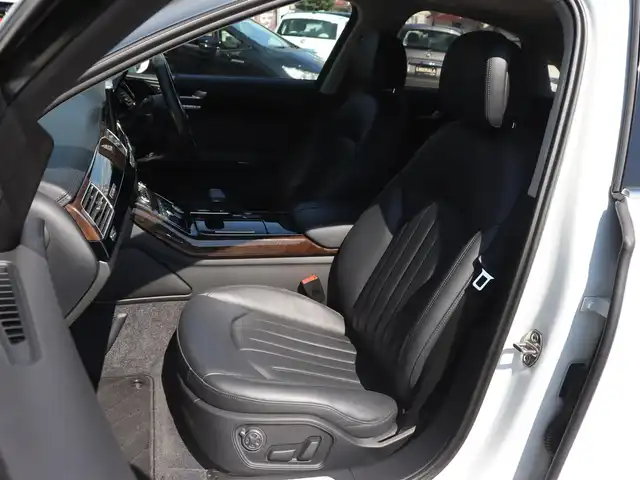 アウディ Ａ８ 3．0 TFSI クワトロ 長野県 2017(平29)年 7.9万km グレイシアホワイトメタリック サンルーフ　/黒革シート　/純正ナビＴＶ　/３６０°/ＢＯＳＥサウンド　/マトリクスＬＥＤ　/ＡＣＣ　/衝突軽減Ｂ　/レーン／サイドアシスト　/パワーシート／ヒーター　/パワーバックドア　/アドバンストキー　/純正２０ＡＷ