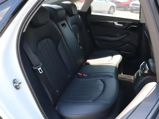 アウディ Ａ８ 3．0 TFSI クワトロ 長野県 2017(平29)年 7.9万km グレイシアホワイトメタリック サンルーフ　/黒革シート　/純正ナビＴＶ　/３６０°/ＢＯＳＥサウンド　/マトリクスＬＥＤ　/ＡＣＣ　/衝突軽減Ｂ　/レーン／サイドアシスト　/パワーシート／ヒーター　/パワーバックドア　/アドバンストキー　/純正２０ＡＷ