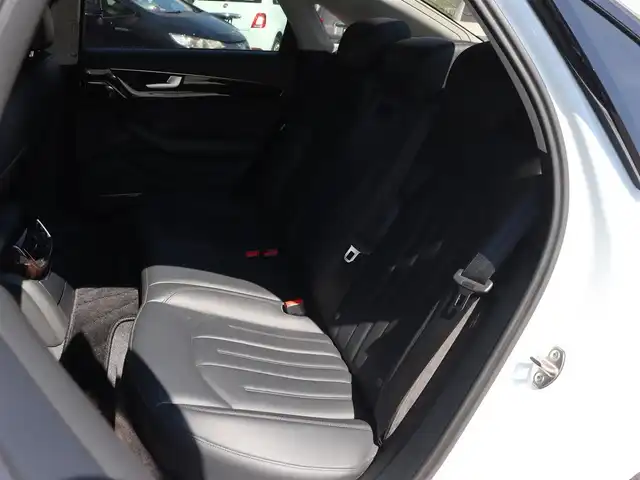 アウディ Ａ８ 3．0 TFSI クワトロ 長野県 2017(平29)年 7.9万km グレイシアホワイトメタリック サンルーフ　/黒革シート　/純正ナビＴＶ　/３６０°/ＢＯＳＥサウンド　/マトリクスＬＥＤ　/ＡＣＣ　/衝突軽減Ｂ　/レーン／サイドアシスト　/パワーシート／ヒーター　/パワーバックドア　/アドバンストキー　/純正２０ＡＷ