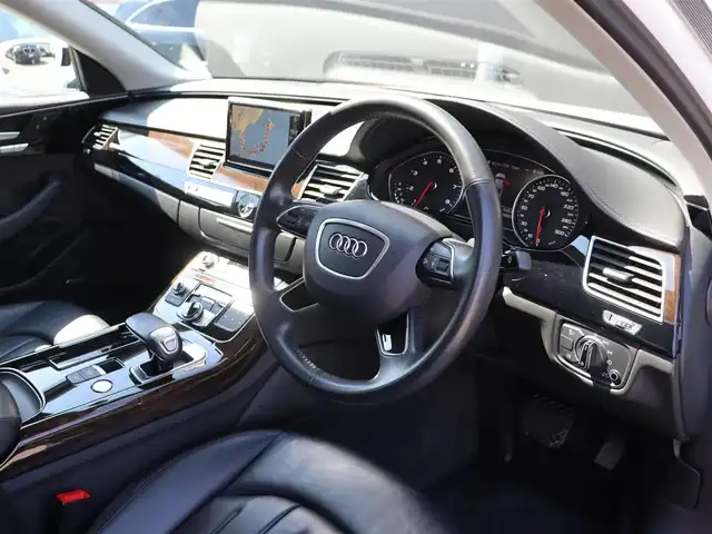 アウディ Ａ８ 3．0 TFSI クワトロ 長野県 2017(平29)年 7.9万km グレイシアホワイトメタリック サンルーフ　/黒革シート　/純正ナビＴＶ　/３６０°/ＢＯＳＥサウンド　/マトリクスＬＥＤ　/ＡＣＣ　/衝突軽減Ｂ　/レーン／サイドアシスト　/パワーシート／ヒーター　/パワーバックドア　/アドバンストキー　/純正２０ＡＷ