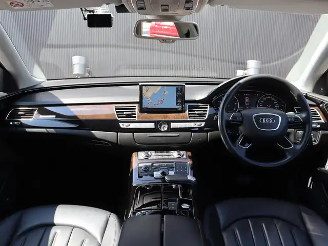 アウディ Ａ８ 3．0 TFSI クワトロ 長野県 2017(平29)年 7.9万km グレイシアホワイトメタリック サンルーフ　/黒革シート　/純正ナビＴＶ　/３６０°/ＢＯＳＥサウンド　/マトリクスＬＥＤ　/ＡＣＣ　/衝突軽減Ｂ　/レーン／サイドアシスト　/パワーシート／ヒーター　/パワーバックドア　/アドバンストキー　/純正２０ＡＷ