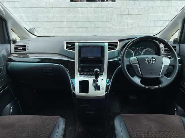 トヨタ アルファード 240S タイプゴールドⅡ 宮崎県 2014(平26)年 10.6万km ブラック 社外ナビ/(AM.FM.Bluetooth)/フルセグTV/バックカメラ/ETC/両側パワースライドドア/クルーズコントロール/フリップダウンモニター/コーナーセンサー/オットマン/オートライト/ダブルオートエアコン/パワーバックドア/ハーフレザー/電格ミラー/ステアリングスイッチ/パワーウィンドウ/パワーステアリング/スマートキー