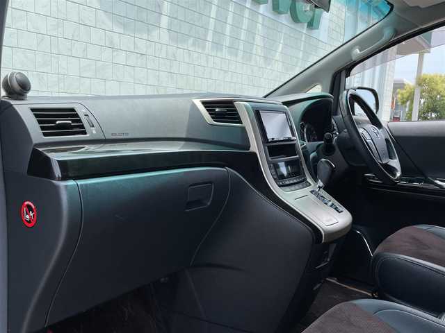 トヨタ アルファード 240S タイプゴールドⅡ 宮崎県 2014(平26)年 10.6万km ブラック 社外ナビ/(AM.FM.Bluetooth)/フルセグTV/バックカメラ/ETC/両側パワースライドドア/クルーズコントロール/フリップダウンモニター/コーナーセンサー/オットマン/オートライト/ダブルオートエアコン/パワーバックドア/ハーフレザー/電格ミラー/ステアリングスイッチ/パワーウィンドウ/パワーステアリング/スマートキー