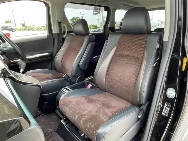 トヨタ アルファード 240S タイプゴールドⅡ 宮崎県 2014(平26)年 10.6万km ブラック 社外ナビ/(AM.FM.Bluetooth)/フルセグTV/バックカメラ/ETC/両側パワースライドドア/クルーズコントロール/フリップダウンモニター/コーナーセンサー/オットマン/オートライト/ダブルオートエアコン/パワーバックドア/ハーフレザー/電格ミラー/ステアリングスイッチ/パワーウィンドウ/パワーステアリング/スマートキー