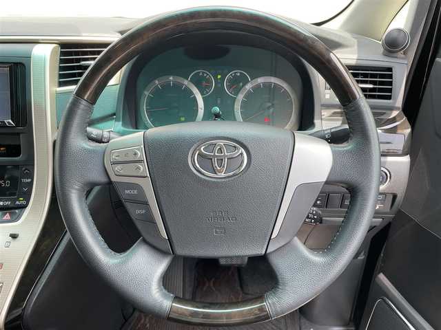 トヨタ アルファード 240S タイプゴールドⅡ 宮崎県 2014(平26)年 10.6万km ブラック 社外ナビ/(AM.FM.Bluetooth)/フルセグTV/バックカメラ/ETC/両側パワースライドドア/クルーズコントロール/フリップダウンモニター/コーナーセンサー/オットマン/オートライト/ダブルオートエアコン/パワーバックドア/ハーフレザー/電格ミラー/ステアリングスイッチ/パワーウィンドウ/パワーステアリング/スマートキー