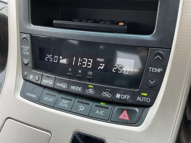 トヨタ アルファード 240S タイプゴールドⅡ 宮崎県 2014(平26)年 10.6万km ブラック 社外ナビ/(AM.FM.Bluetooth)/フルセグTV/バックカメラ/ETC/両側パワースライドドア/クルーズコントロール/フリップダウンモニター/コーナーセンサー/オットマン/オートライト/ダブルオートエアコン/パワーバックドア/ハーフレザー/電格ミラー/ステアリングスイッチ/パワーウィンドウ/パワーステアリング/スマートキー