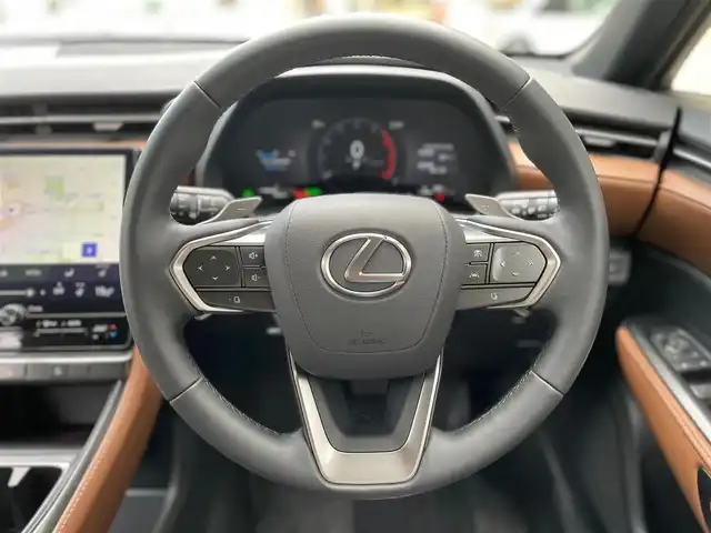 レクサス ＬＢＸ リラックス 東京都 2024(令6)年 1.1万km ブラックマイカ ワンオーナー/セーフティシステムプラス/純正9.8インチSDナビ（フルセグ）/Bluetooth接続/Apple Car Play/Android Auto/ETC2.0/12.3インチTFT液晶メーター/セミアニリン革シート/パワーシート(D席)/シートヒーター(D席/N席)/パワーバックドア/ヘッドアップディスプレイ/左右独立温度調整(ナノイーX)/ドライブレコーダー/レーダークルーズコントロール/レーントレーシングアシスト/パドルシフト/ステアリングヒーター/革巻きステアリングホイール/パーキングサポートブレーキ/コーナーセンサー/エアバッグ(ダブル＋サイド)/エアロパーツ/LEDヘッドランプ/盗難防止装置/スペアキー×１/カードキー/保証書＆取扱説明書