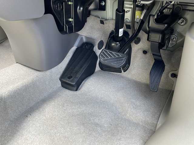 スズキ エブリイ JOIN 岩手県 2024(令6)年 2.7万km クールカーキPM ディスプレイオーディオ/AM/FM/Bluetooth/バックカメラ/両側スライドドア/スズキセーフティサポート/衝突被害軽減ブレーキ/レーンキープアシスト/横滑り防止装置/コーナーセンサー/アイドリングストップ/オートライト/HIDヘッドライト/フォグランプ/リモコンキー/電動格納ミラー/12インチスチールホイール/保証書/取扱説明書