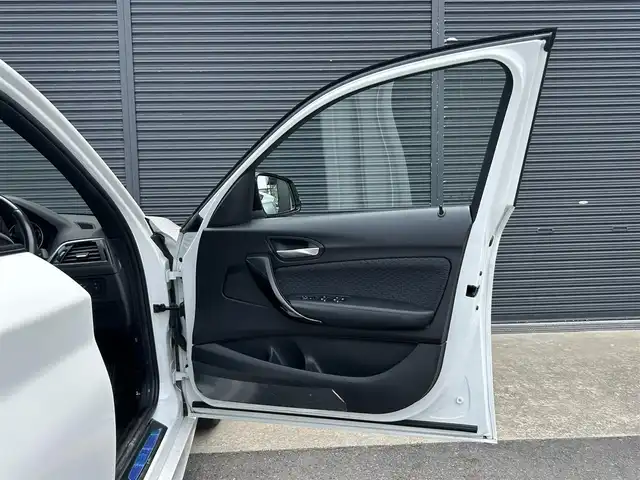 ＢＭＷ １１８ｄ Mスポーツ 茨城県 2018(平30)年 4.9万km アルピンホワイトⅢ 後期型　/インテリジェントＳＦＴ　/ＬＤＷ　/パーキングサポートＰＫＧ　/Ｂカメラ　/ＰＤＣ　/クルーズコントロール　/ナビ　/ＢＴ　/ＵＳＢ　/ＤＶＤ　/ＣＤ　/ＬＥＤヘッドライト　/オートライト　/ミラー型ＥＴＣ　/禁煙車