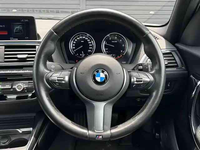 ＢＭＷ １１８ｄ Mスポーツ 茨城県 2018(平30)年 4.9万km アルピンホワイトⅢ 後期型　/インテリジェントＳＦＴ　/ＬＤＷ　/パーキングサポートＰＫＧ　/Ｂカメラ　/ＰＤＣ　/クルーズコントロール　/ナビ　/ＢＴ　/ＵＳＢ　/ＤＶＤ　/ＣＤ　/ＬＥＤヘッドライト　/オートライト　/ミラー型ＥＴＣ　/禁煙車