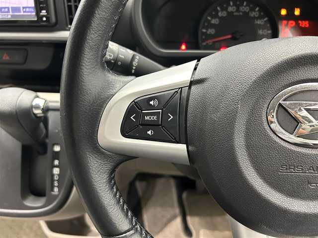 ダイハツ ブーン X Gパッケージ SAⅡ 鹿児島県 2018(平30)年 5.6万km パウダリーベージュメタリック 社外ＳＤナビ【ＮＭＺＫ－Ｗ６８Ｄ】　/フルセグＴＶ　/Ｂｌｕｅｔｏｏｔｈ　/バックカメラ　/スマートアシストII　/革巻きステアリング　/ステアリングリモコン　/ＨＩＤヘッドライト　/純正アルミホイール　/ＥＴＣ/禁煙車