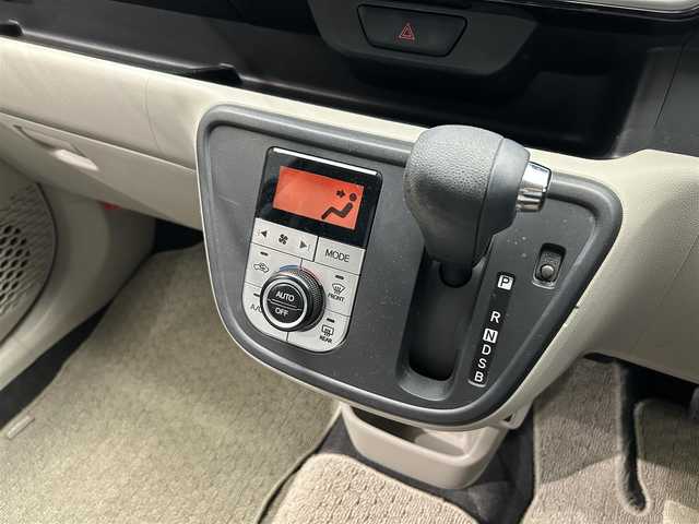 ダイハツ ブーン X Gパッケージ SAⅡ 鹿児島県 2018(平30)年 5.6万km パウダリーベージュメタリック 社外ＳＤナビ【ＮＭＺＫ－Ｗ６８Ｄ】　/フルセグＴＶ　/Ｂｌｕｅｔｏｏｔｈ　/バックカメラ　/スマートアシストII　/革巻きステアリング　/ステアリングリモコン　/ＨＩＤヘッドライト　/純正アルミホイール　/ＥＴＣ/禁煙車