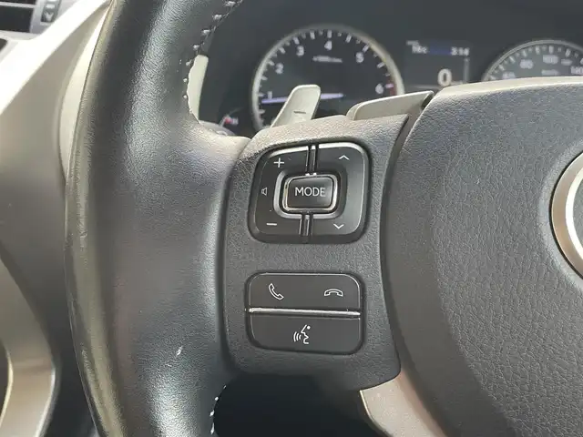 レクサス ＮＸ 300 Iパッケージ 静岡県 2017(平29)年 7.7万km グラファイトブラックガラスフレーク ワンオーナー/純正ナビ/フルセグTV/DVD/CD/SD/MSV/BT/バックカメラ/サイドカメラ/ベージュ革シート/前席シートヒーター/前席パワーシート/パワーバックドア/衝突軽減ブレーキ/レーンキープアシスト/オートハイビーム/レーダークルーズコントロール/クリアランスソナー/3眼LEDライト/ステアリングヒーター/ビルトインETC2.0/パドルシフト/純正18インチAW/スマートキー×2/カードキー/保証書/取扱説明書/ナビ取扱説明書/R2/R4点検記録簿有