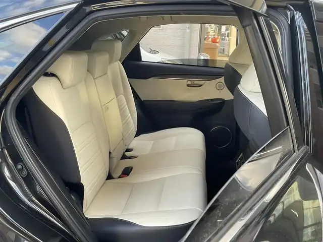 レクサス ＮＸ 300 Iパッケージ 静岡県 2017(平29)年 7.7万km グラファイトブラックガラスフレーク ワンオーナー/純正ナビ/フルセグTV/DVD/CD/SD/MSV/BT/バックカメラ/サイドカメラ/ベージュ革シート/前席シートヒーター/前席パワーシート/パワーバックドア/衝突軽減ブレーキ/レーンキープアシスト/オートハイビーム/レーダークルーズコントロール/クリアランスソナー/3眼LEDライト/ステアリングヒーター/ビルトインETC2.0/パドルシフト/純正18インチAW/スマートキー×2/カードキー/保証書/取扱説明書/ナビ取扱説明書/R2/R4点検記録簿有