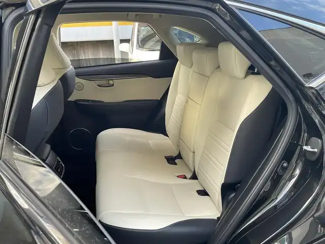 レクサス ＮＸ 300 Iパッケージ 静岡県 2017(平29)年 7.7万km グラファイトブラックガラスフレーク ワンオーナー/純正ナビ/フルセグTV/DVD/CD/SD/MSV/BT/バックカメラ/サイドカメラ/ベージュ革シート/前席シートヒーター/前席パワーシート/パワーバックドア/衝突軽減ブレーキ/レーンキープアシスト/オートハイビーム/レーダークルーズコントロール/クリアランスソナー/3眼LEDライト/ステアリングヒーター/ビルトインETC2.0/パドルシフト/純正18インチAW/スマートキー×2/カードキー/保証書/取扱説明書/ナビ取扱説明書/R2/R4点検記録簿有