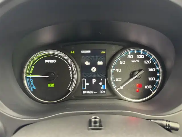 三菱 アウトランダー ＰＨＥＶ G セーフティパッケージ 愛知県 2015(平27)年 4.8万km シルキーホワイト 社外ナビ/（Bluetooth/フルセグTV/CD/DVD/SD）/全方位カメラ/衝突被害軽減システム/レーンキープ/オートライト/ACC/純正LEDライト/ETC/4WD/パワーシート/シートヒーター/ステアリングヒーター/ハーフレザー/ドアバイザー/パドルシフト/純正フロアマット/レーダー