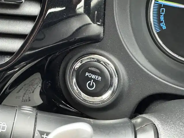 三菱 アウトランダー ＰＨＥＶ G セーフティパッケージ 愛知県 2015(平27)年 4.8万km シルキーホワイト 社外ナビ/（Bluetooth/フルセグTV/CD/DVD/SD）/全方位カメラ/衝突被害軽減システム/レーンキープ/オートライト/ACC/純正LEDライト/ETC/4WD/パワーシート/シートヒーター/ステアリングヒーター/ハーフレザー/ドアバイザー/パドルシフト/純正フロアマット/レーダー