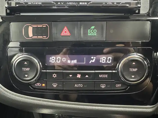 三菱 アウトランダー ＰＨＥＶ G セーフティパッケージ 愛知県 2015(平27)年 4.8万km シルキーホワイト 社外ナビ/（Bluetooth/フルセグTV/CD/DVD/SD）/全方位カメラ/衝突被害軽減システム/レーンキープ/オートライト/ACC/純正LEDライト/ETC/4WD/パワーシート/シートヒーター/ステアリングヒーター/ハーフレザー/ドアバイザー/パドルシフト/純正フロアマット/レーダー