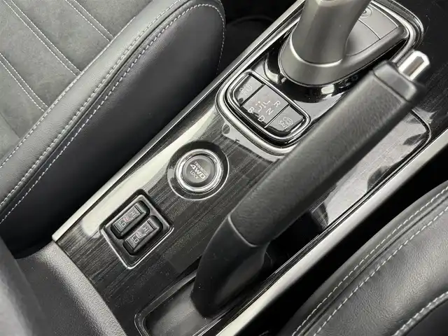 三菱 アウトランダー ＰＨＥＶ G セーフティパッケージ 愛知県 2015(平27)年 4.8万km シルキーホワイト 社外ナビ/（Bluetooth/フルセグTV/CD/DVD/SD）/全方位カメラ/衝突被害軽減システム/レーンキープ/オートライト/ACC/純正LEDライト/ETC/4WD/パワーシート/シートヒーター/ステアリングヒーター/ハーフレザー/ドアバイザー/パドルシフト/純正フロアマット/レーダー