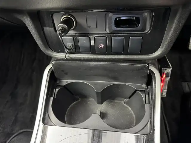 三菱 アウトランダー ＰＨＥＶ G セーフティパッケージ 愛知県 2015(平27)年 4.8万km シルキーホワイト 社外ナビ/（Bluetooth/フルセグTV/CD/DVD/SD）/全方位カメラ/衝突被害軽減システム/レーンキープ/オートライト/ACC/純正LEDライト/ETC/4WD/パワーシート/シートヒーター/ステアリングヒーター/ハーフレザー/ドアバイザー/パドルシフト/純正フロアマット/レーダー