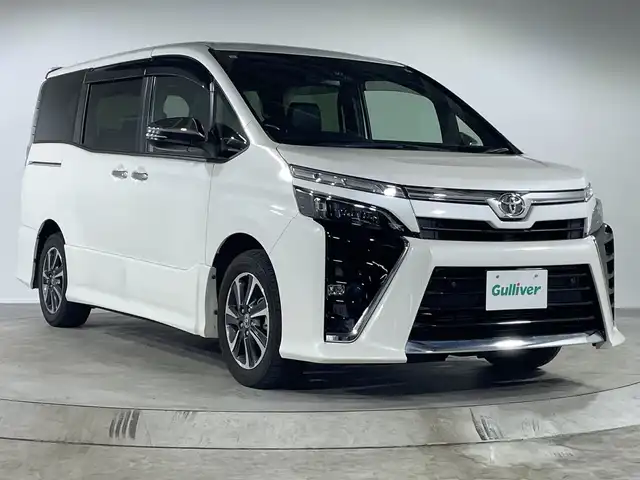 トヨタ ヴォクシー ZS 煌Ⅲ 福岡県 2020(令2)年 4.6万km ホワイトパールクリスタルシャイン 純正9インチメモリナビ/フルセグテレビ/バックカメラ/フリップダウンモニター/両側パワースライドドア/ETC/アイドリングストップ/プッシュスタート/レーンキープアシスト