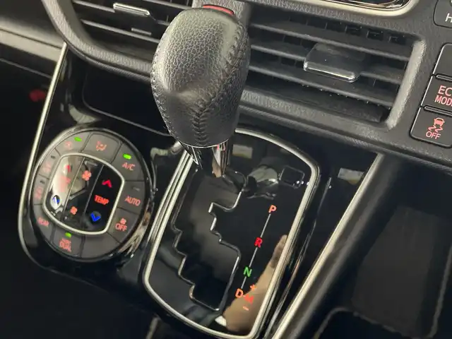 トヨタ ヴォクシー ZS 煌Ⅲ 福岡県 2020(令2)年 4.6万km ホワイトパールクリスタルシャイン 純正9インチメモリナビ/フルセグテレビ/バックカメラ/フリップダウンモニター/両側パワースライドドア/ETC/アイドリングストップ/プッシュスタート/レーンキープアシスト