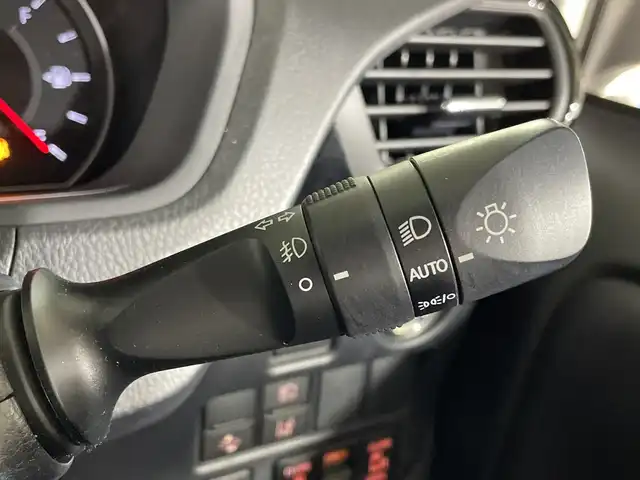 トヨタ ヴォクシー ZS 煌Ⅲ 福岡県 2020(令2)年 4.6万km ホワイトパールクリスタルシャイン 純正9インチメモリナビ/フルセグテレビ/バックカメラ/フリップダウンモニター/両側パワースライドドア/ETC/アイドリングストップ/プッシュスタート/レーンキープアシスト