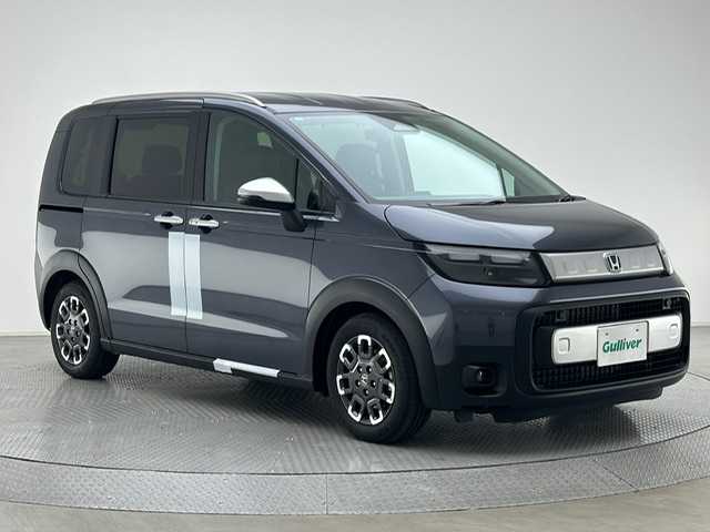 ホンダ フリード ハイブリット e:HEV クロスター 兵庫県 2025(令7)年 0.1千km ガンＭ 登録済み未使用車/純正9インチナビ/(LXM-242ZFNI)/フルセグ BT USB/Apple Car Play android Auto/レーダークルーズコントロール/衝突軽減ブレーキ/BSI/レーンキープアシスト/踏み間違い防止/パーキングセンサー/ハーフレザーシート/シートヒーター/LEDヘッドライト/LEDフォグライト/オートライト/電子パーキング/BREAK HOLD/スマートキー/スペアキー