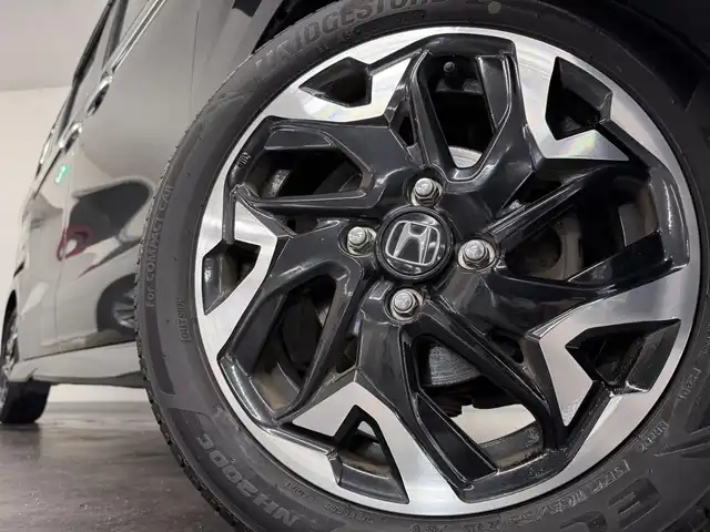 ホンダ Ｎ ＢＯＸ カスタム G L ターボ ホンダセンシング 三重県 2020(令2)年 6.3万km クリスタルブラックパール ガソリン・ターボ/FF/MTモード付インパネCVT/ケンウッド 7インチナビ MDV-D709BT/（FM/AM/CD/DVD/iPod/USB/SD/内蔵メモリ/TV/Bluetooth/HDMI/SMART USEN）/バックカメラ/両側パワースライドドア/ドライブレコーダー 前方/ビルトイン ETC/Honda SENSING/・衝突軽減ブレーキ［CMBS］/・車線維持支援システム［LKAS］/・アダプティブクルーズコントロール/・路外逸脱抑制機能/・標識認識機能/・先行車発進お知らせ機能/・VSA（ABS＆TRC＆横すべり抑制）/など/装備/・ハーフレザーシート/・シートヒーター（D/N）/・オートエアコン/・オートライト/・LEDヘッドライト＆フロントフォグライト/・ステアリングスイッチ/・パドルシフト/・充電用USBジャック（2.5A急速充電対応）2ヶ/・純正15inAW/・プッシュスタート/・スマートキーx2/・保/取/など