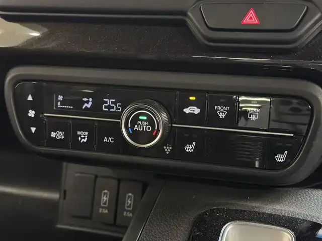 ホンダ Ｎ ＢＯＸ カスタム G L ターボ ホンダセンシング 三重県 2020(令2)年 6.3万km クリスタルブラックパール ガソリン・ターボ/FF/MTモード付インパネCVT/ケンウッド 7インチナビ MDV-D709BT/（FM/AM/CD/DVD/iPod/USB/SD/内蔵メモリ/TV/Bluetooth/HDMI/SMART USEN）/バックカメラ/両側パワースライドドア/ドライブレコーダー 前方/ビルトイン ETC/Honda SENSING/・衝突軽減ブレーキ［CMBS］/・車線維持支援システム［LKAS］/・アダプティブクルーズコントロール/・路外逸脱抑制機能/・標識認識機能/・先行車発進お知らせ機能/・VSA（ABS＆TRC＆横すべり抑制）/など/装備/・ハーフレザーシート/・シートヒーター（D/N）/・オートエアコン/・オートライト/・LEDヘッドライト＆フロントフォグライト/・ステアリングスイッチ/・パドルシフト/・充電用USBジャック（2.5A急速充電対応）2ヶ/・純正15inAW/・プッシュスタート/・スマートキーx2/・保/取/など