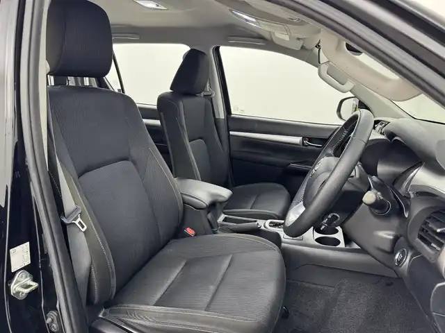 トヨタ ハイラックス Z 福岡県 2020(令2)年 4.9万km アティチュードブラックマイカ ベッドライナー　/ＧＲスポーツバー／フロントバンパーカバー／マッドフラップ　/純正ナビ／フルセグＴＶ　/バックカメラ　/レーダークルコン　/衝突被害軽減　/レーンキープ　/ヒルディセントコントロール　/ＥＴＣ　/ＬＥＤヘッドライト