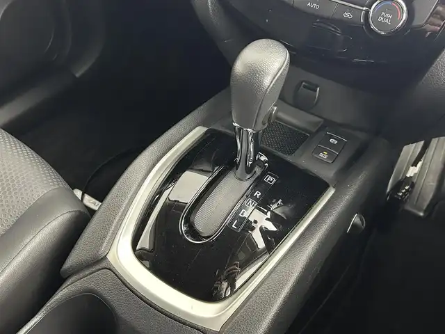 日産 エクストレイル 20Xi 道央・札幌 2019(令1)年 4.1万km ブリリアントホワイトパール ・４WD/・プロパイロット/・10インチフローディングナビ/　CD/DVD/Blu-ray/BT/フルセグ/・アラウンドビューモニター/・スマートルームミラー/・ビルトインETC/・エマージェンシーブレーキ/・レーダークルーズコントロール/・レーンキープアシスト/・クリアランスソナー/・オートハイビーム/・ダウンヒルアシストコントロール/・カプロンシート/・前席シートヒーター/・パワーバックドア/・LEDヘッドライト/・フォグライト/・オートライト/・プッシュスタート/・スマートキー